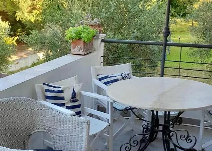 Sani House 5 Minute Walk To The